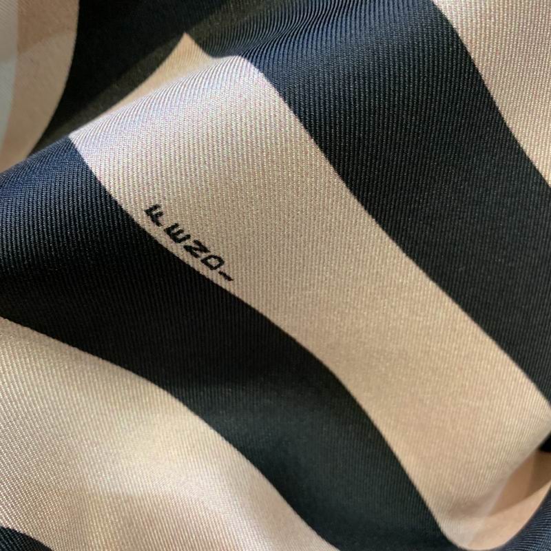 Fendi silk scarf 50X50cm E15 (8)